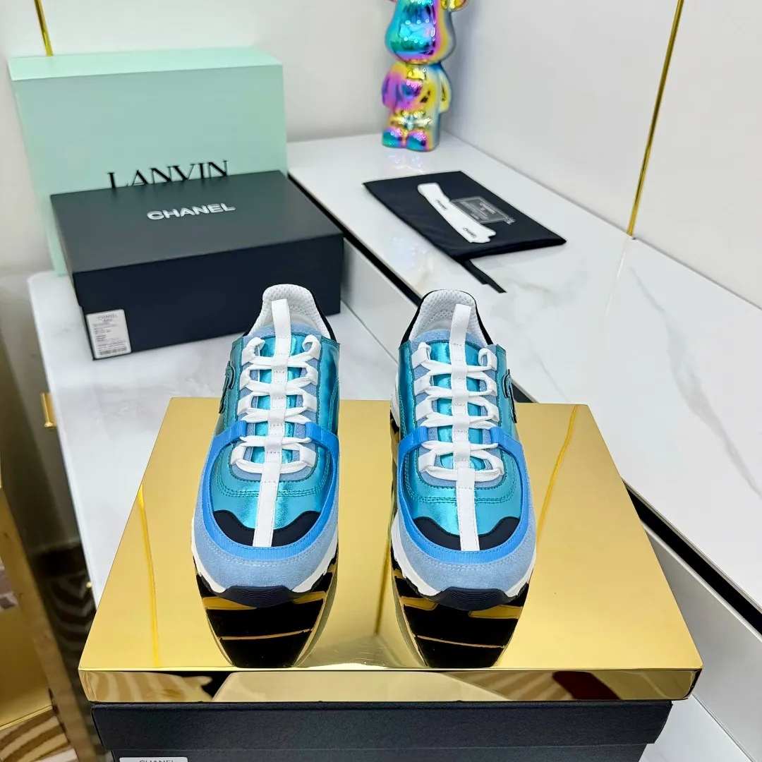 👟👟Ex-factory price 600👟👟High quality! ! ! CHANEL Chanel 25A latest thick-soled casual sports shoes. The counter is synchronized. The counter is very popular. It is a shoe that is very difficult to buy. The most popular thick-soled casual shoes on the Internet. As you can imagine, the most popular thick-soled casual shoes can not be missed. It has both good looks and comfort. Simple and versatile. The thick sole increases the height and is super versatile. Whoever wears it will look better. Upper: cowhide stitching. Lining: breathable mesh. Outsole: TPU original outsole. Size: 35-41 👉